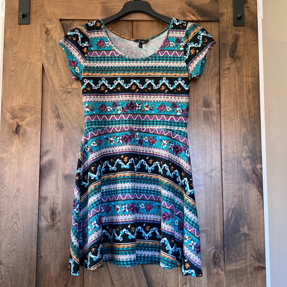 Justify women’s dress Sz-Large